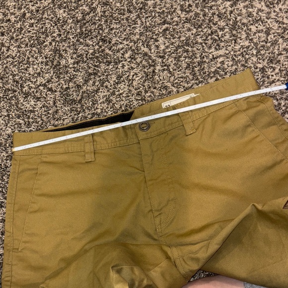 Volcom Men's Tan Flat Front Shorts Size 33 - Picture 7 of 9